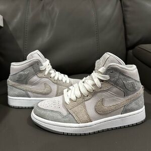 Nike Women's High-Top Sneakers in Gray and Tan
